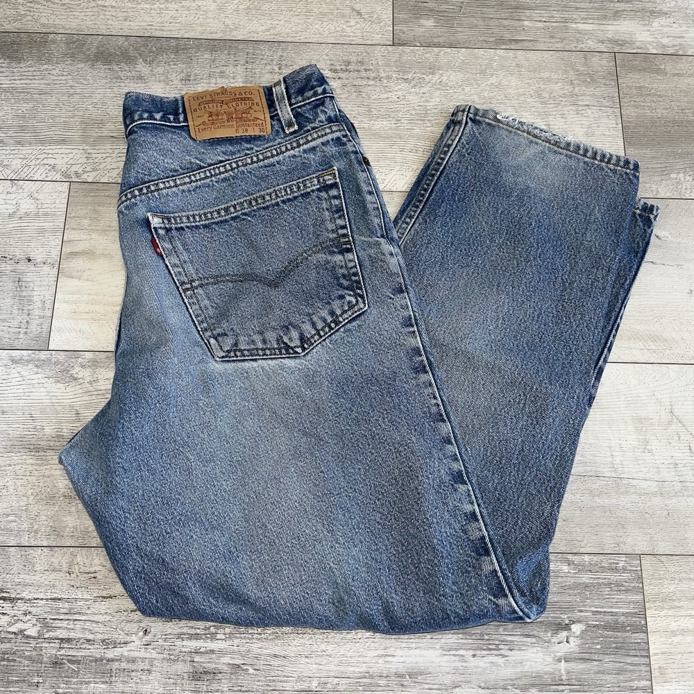 Vintage Levis Jeans Mens 38x30 Blue Relaxed Fit Straight Leg Medium Wash